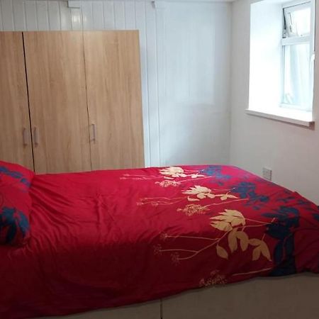 Lovely 3-Bed Apartment In Parkgate Rotherham Extérieur photo