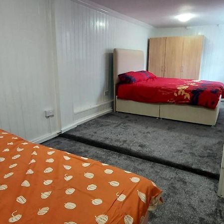 Lovely 3-Bed Apartment In Parkgate Rotherham Extérieur photo