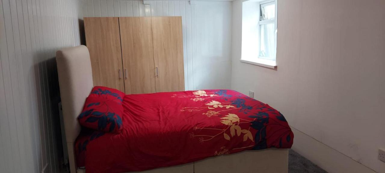 Lovely 3-Bed Apartment In Parkgate Rotherham Extérieur photo