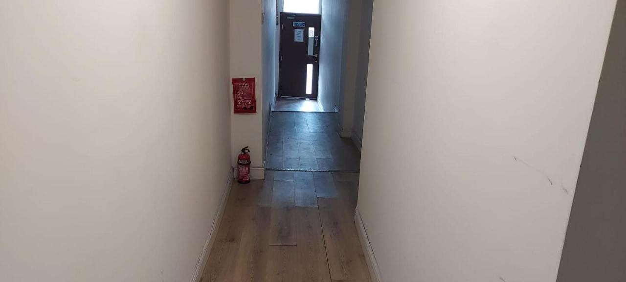 Lovely 3-Bed Apartment In Parkgate Rotherham Extérieur photo