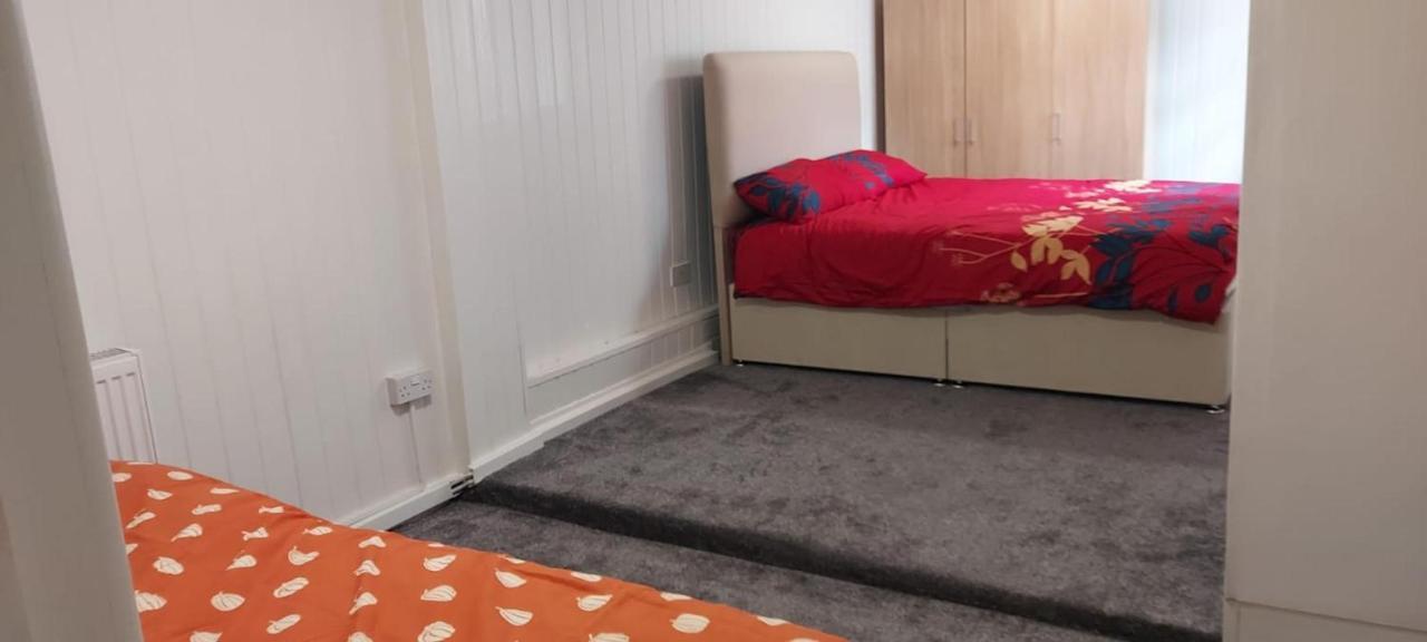 Lovely 3-Bed Apartment In Parkgate Rotherham Extérieur photo