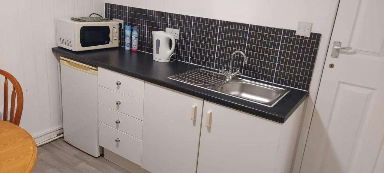 Lovely 3-Bed Apartment In Parkgate Rotherham Extérieur photo